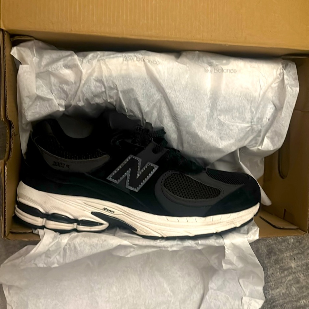 New balance 2002r